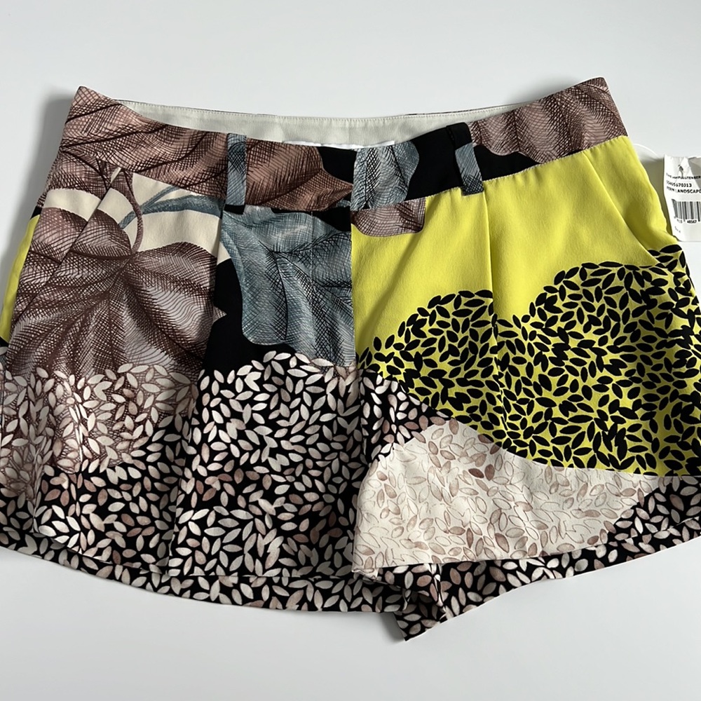 NWOT Diane Von Furstenburg DVF fern landscape Naples silk shorts 100% silk!